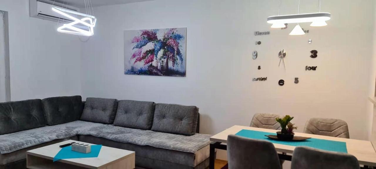 Stylish Violet & Modern Apartment Skopje Buitenkant foto